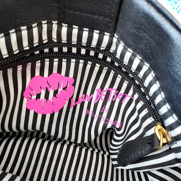 ⤵️LUV BETSY By Betsey Johnson Irish Cream Bowtie Tote Purse - Green Camo🤍 - Picture 13 of 13